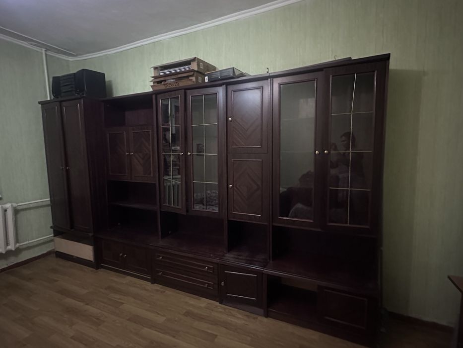 Продаю шкаф(сервант)