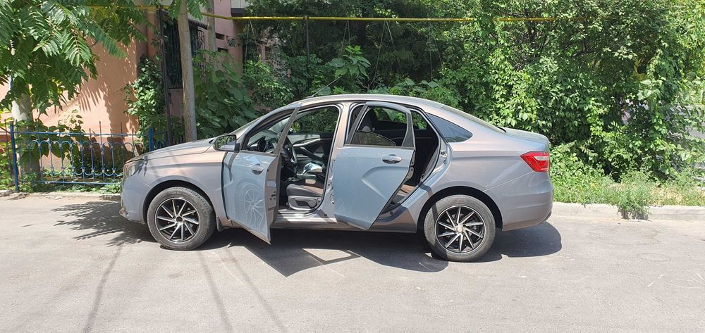 Продаю свою LADA VESTA FANTOM в идеальном состоянии.