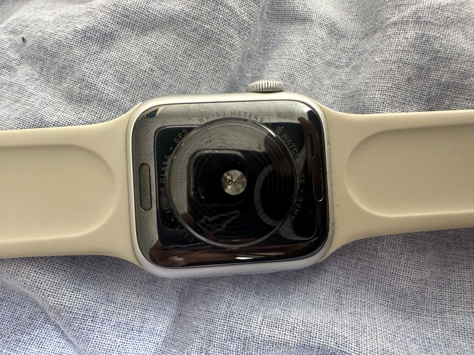 Продам apple watch se 40mm