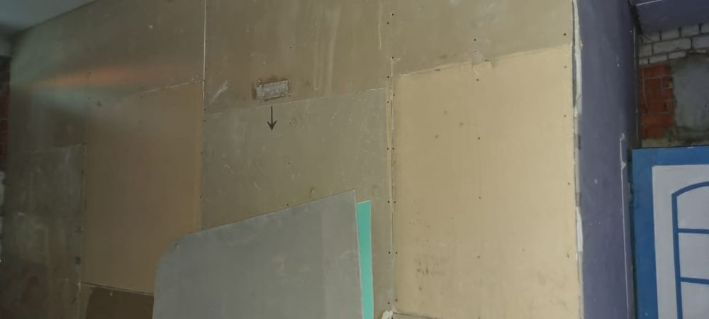 Продам дверь размер 8  листы гипсокартона б/у