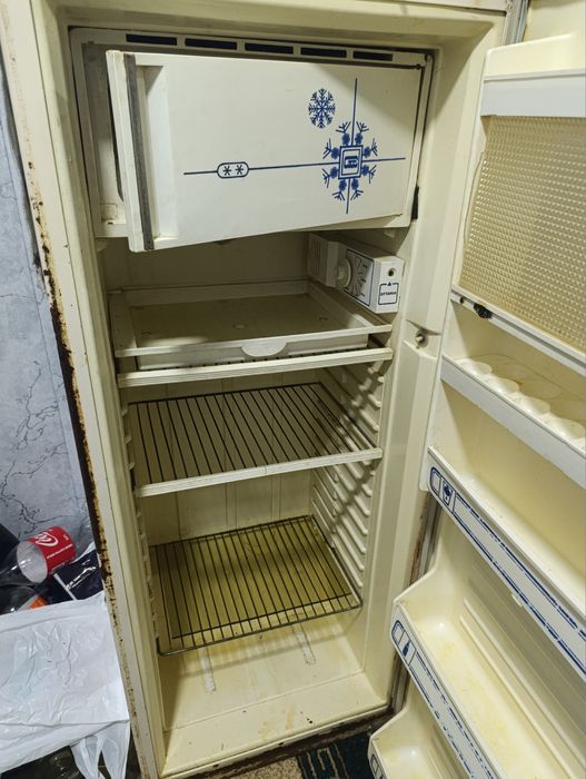 Срочно продается рабочий холодильник