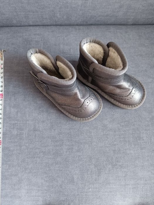 Продам детские ботинки