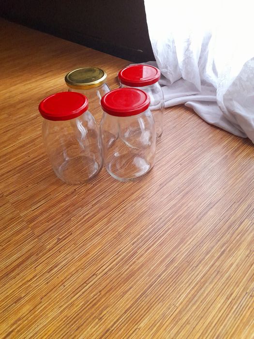 100 нови буркана, с нови капачки