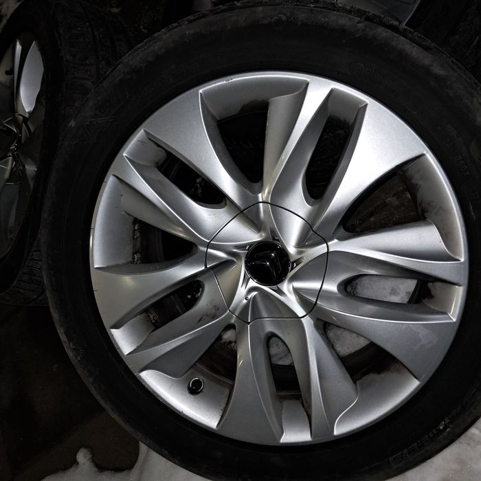 Vand 3 jante citroen DS5 chiar si una sigura