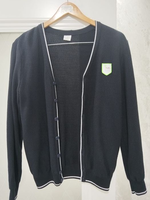 Продам жакет и две кофты школьные НИШ