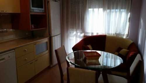 Дава се под наем Тристаен апартамент в Бургас, Център - 94 кв.м за 127.5 € - Снимка #1