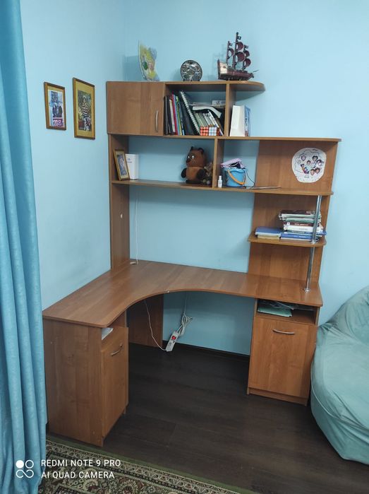 Стол рабочий с полками