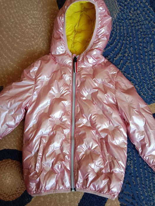 Продам весенние курточки