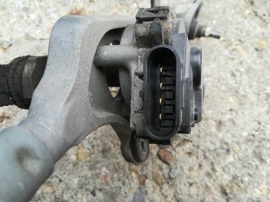 Opel Insigniq Опел Инсигния рамо механизъм чистачки задна чистачка