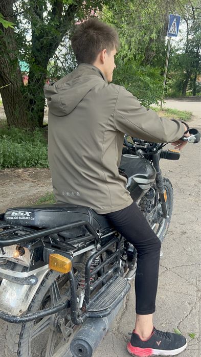 Продам моткцикл Gsx 200