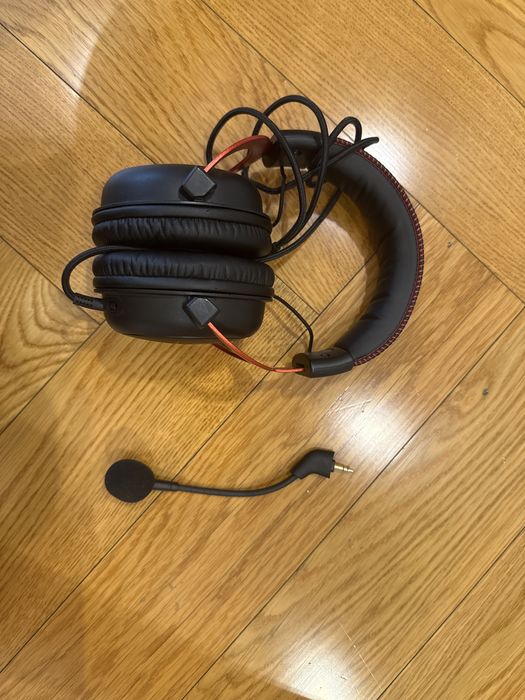 Продам наушники HyperX
