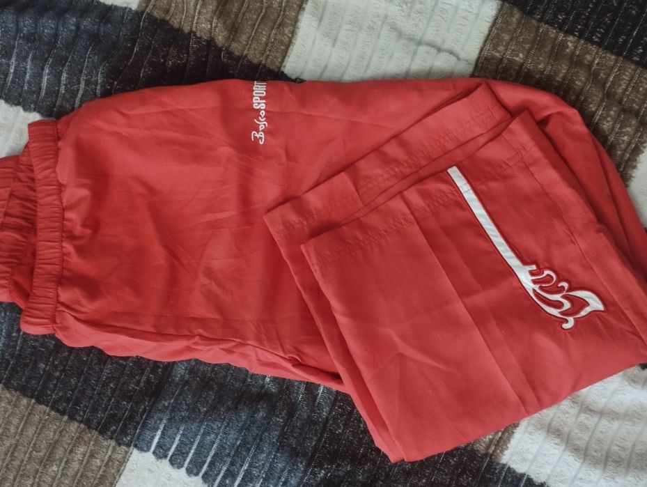 Продам спортивный костюм