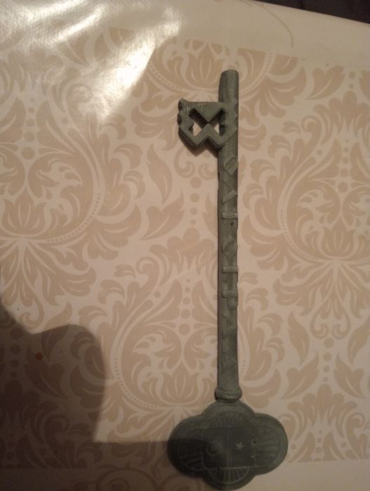 Vând cheie veche metal