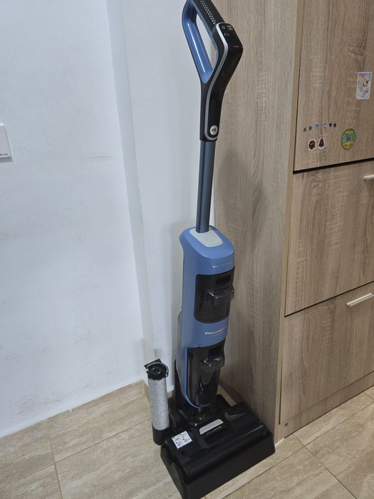 Aspirator vertical fara fir cu spalare Rowenta X-Clean 2