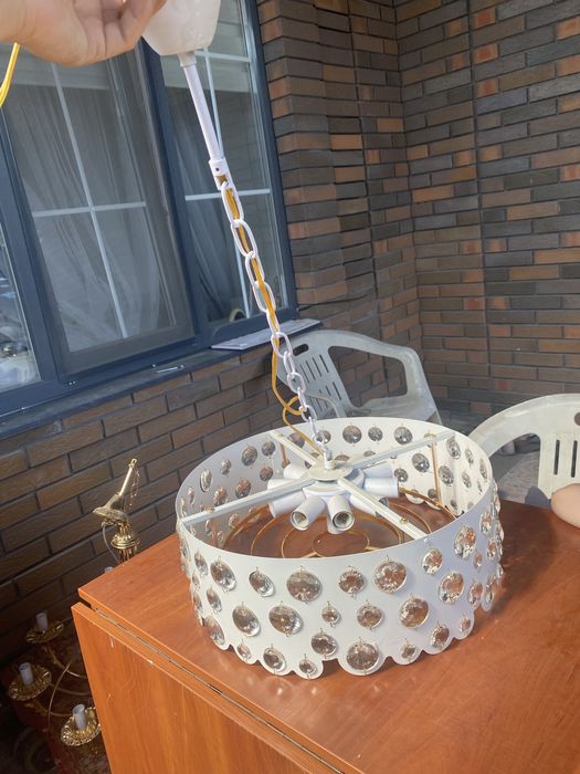 Продам новую красивую люстру