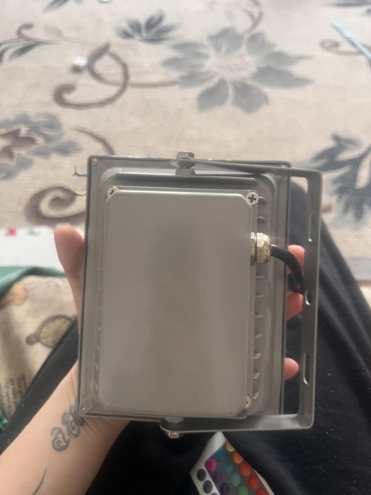 Продам LED лампа в алюминиевом корпусе.