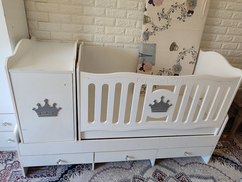 Bolalar shkafi va krovati