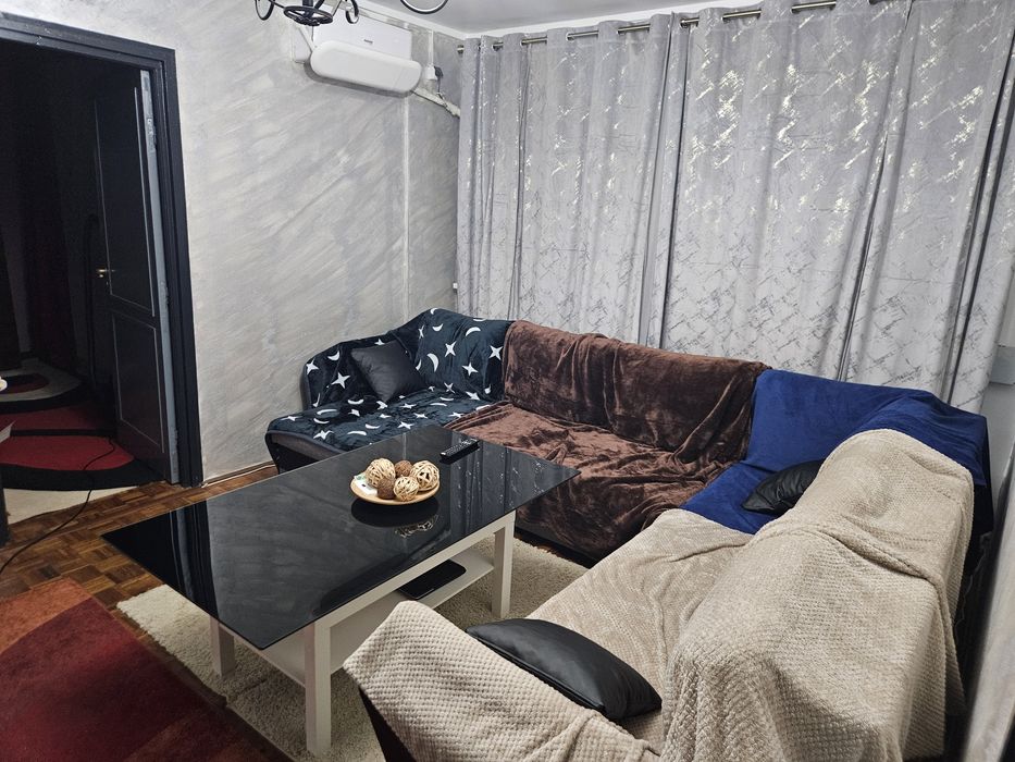 Vând apartament 2 camere cu centrală și balcon