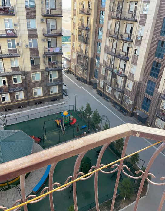 Navoiy Shahri Yangi hayot domidan uy sotiladi