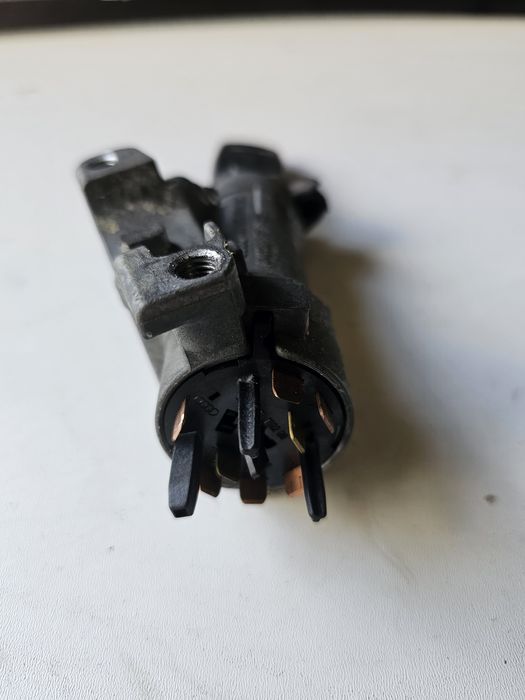 Contact + cheie original Volkswagen Golf 4 / Bora / Passat B5 

Stare