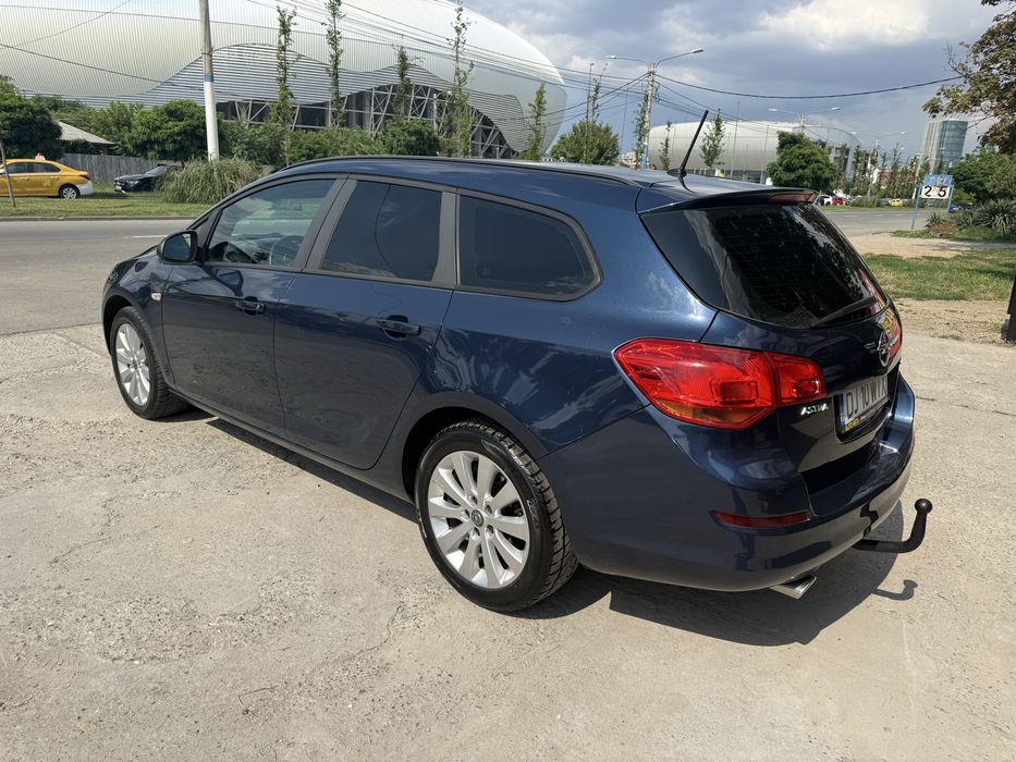 Opel Astra J 2011, 2.0CDTI 160 cp