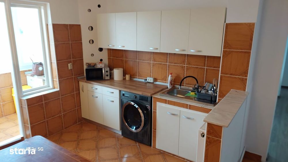 Apartament cu 3 camere, balcon și lift zona Circumvalatiunii