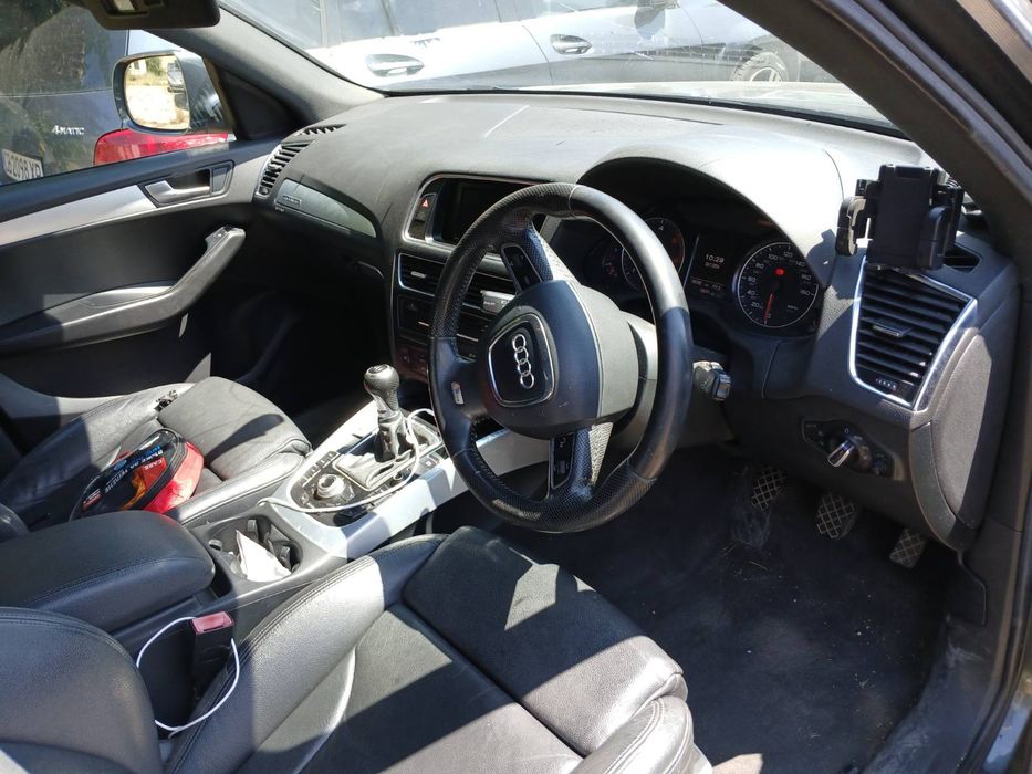 Audi Q5 2.0 TDI , 6 скорости, ръчка , 177 к.с. ,на части