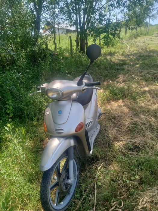 Vând scuter Piaggio liberți 50cc cu acte în regulă