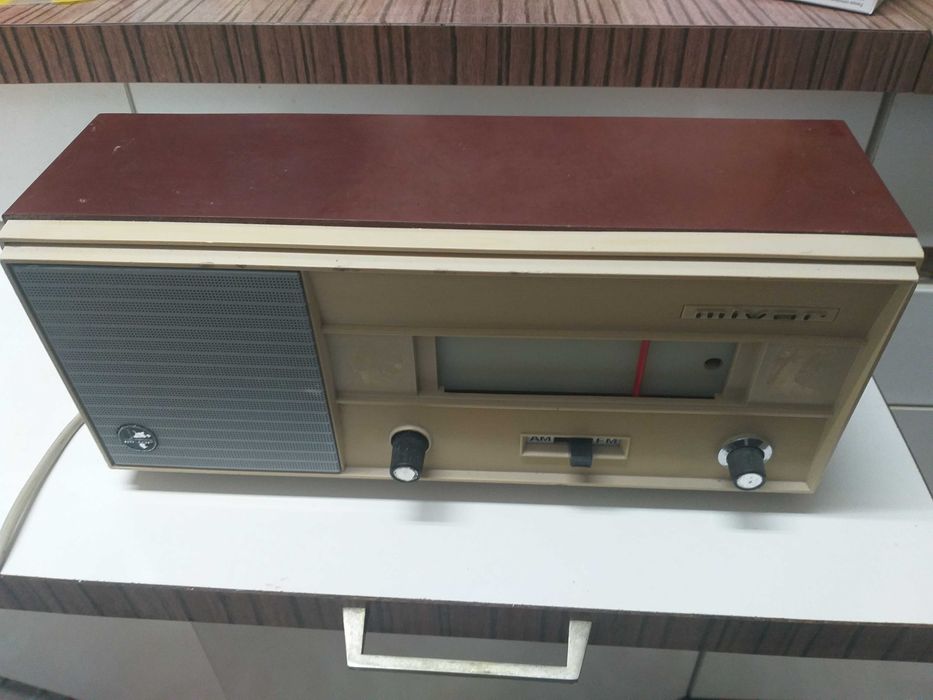 Radio vintage Italia, cu lampi