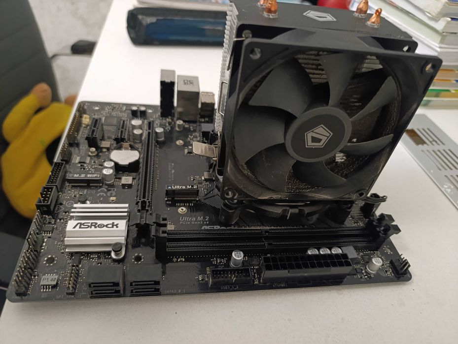 ASRock H470M-HDV/M.2 + I3 7100