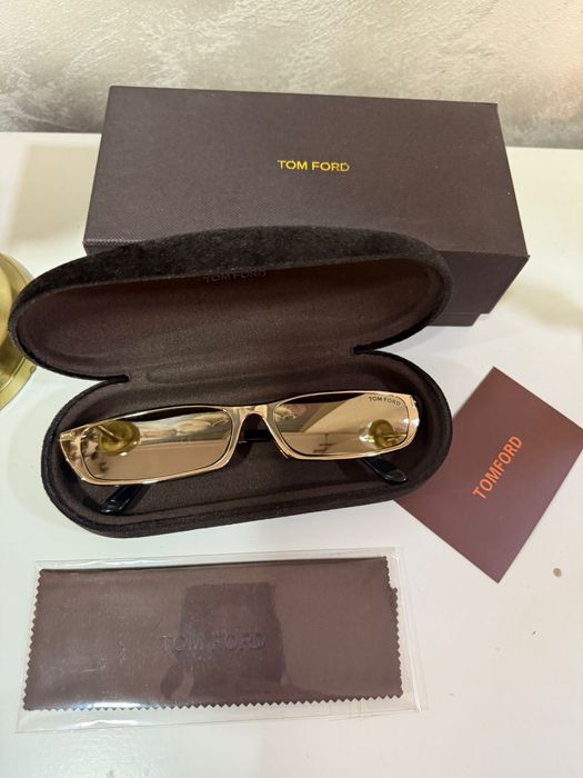 Vand Ochelari de Soare ca si noi