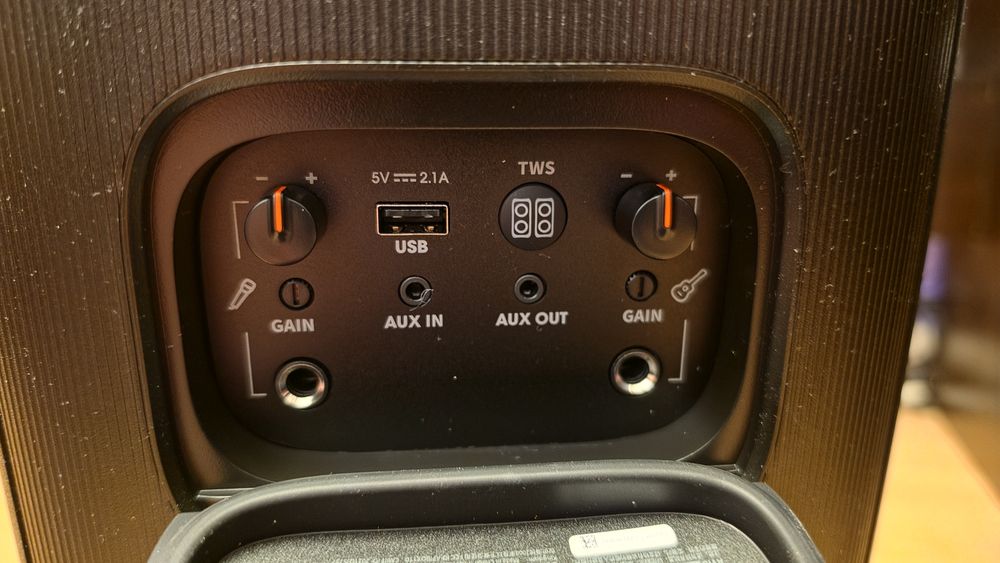 Продавам JBL Partybox 110