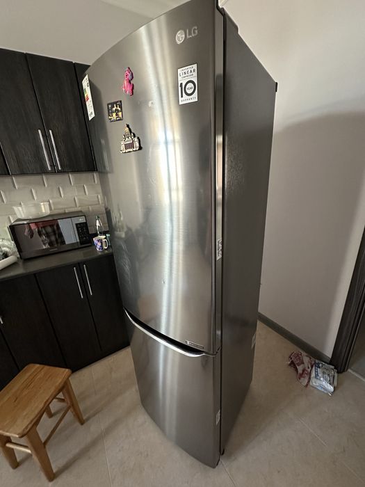 Холодильник LG.