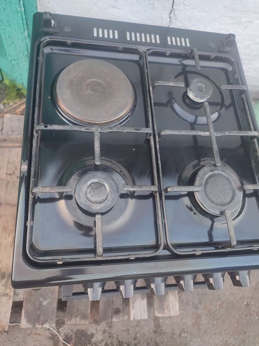 Продам газ плиту