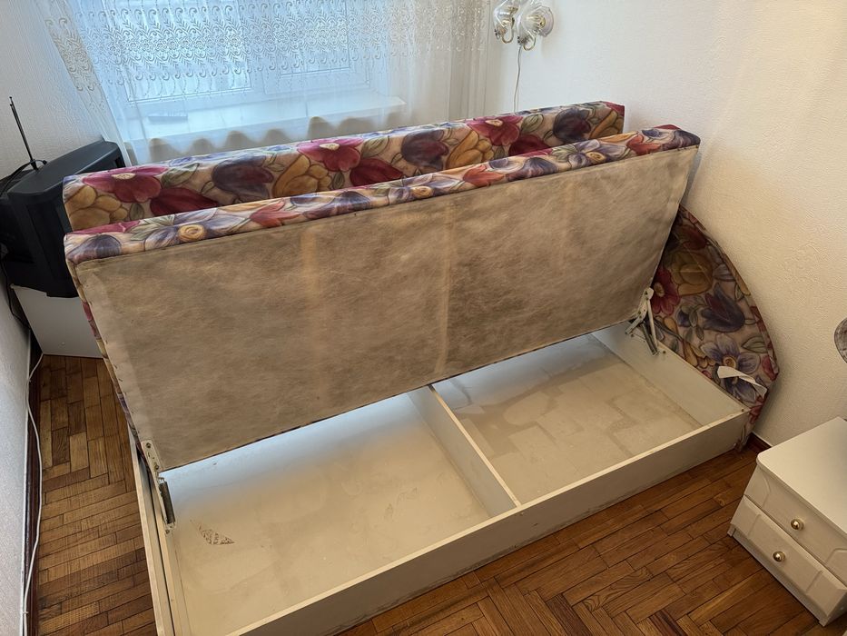 Отдам кровать и 2 телевизора