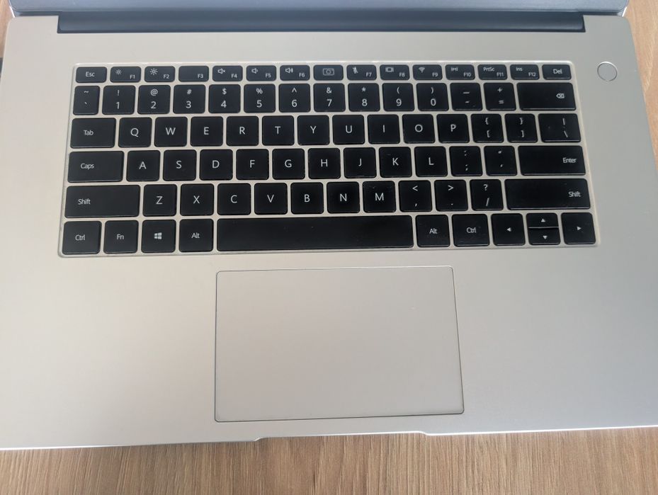 Лаптоп HUAWEI MateBook D15 / 8GB RAM / 256SSD / AMD Ryzen 5 / 1,53kg