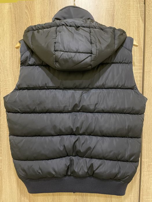 Зимен елек със сваляща се качулка