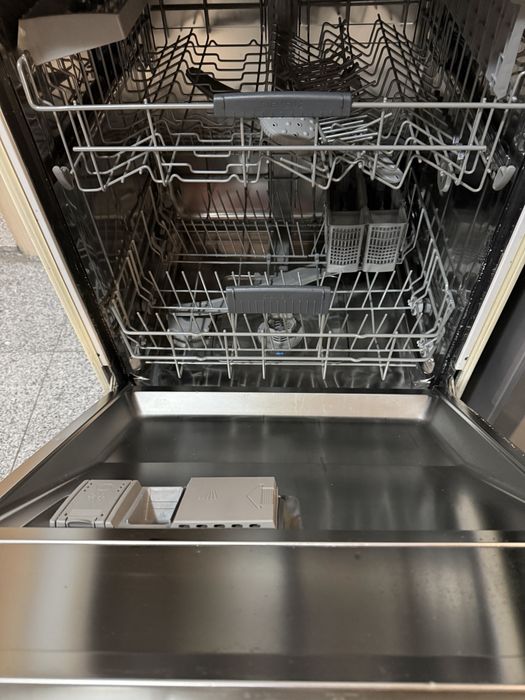 Съдомиялна машина за вграждане Сименс