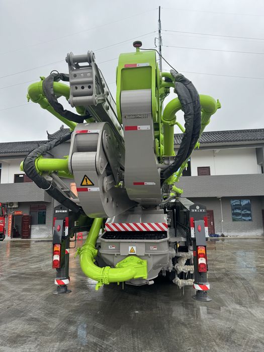 Автобетононасос 63 м.