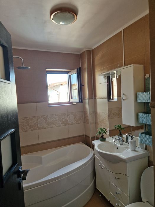 Apartament - 3 camere de inchiriat- Doamna Stanca