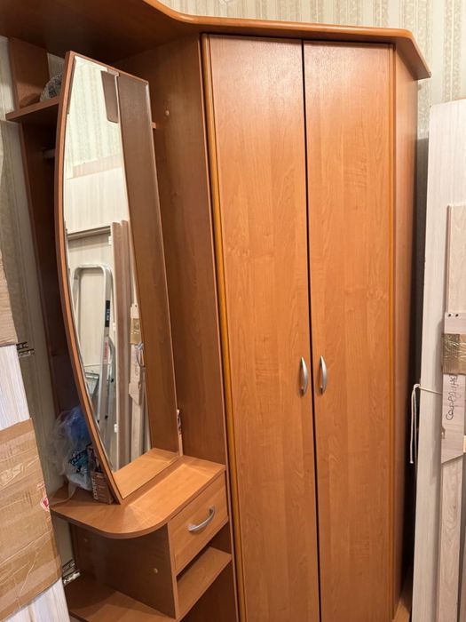 Продам угловой шкаф