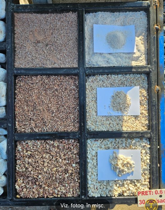 Piatra decorativa rotunjita și colturoasa alb rosiatic gri  bolovanii