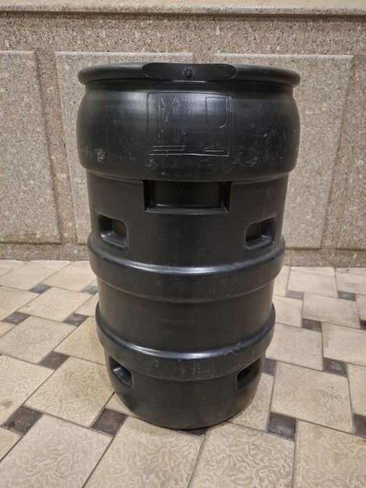 Бочка пластик. Продаётся