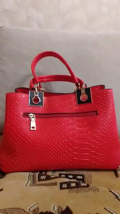 Сумка фирменная.