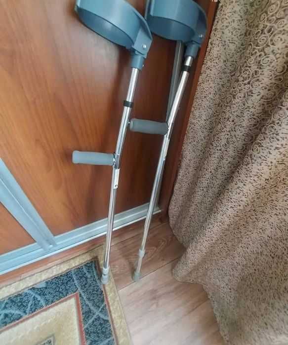 Продам костыли новые