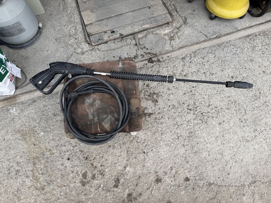 * пистолет и шланг для мойки высокого давления (карчер) в хорошем сост