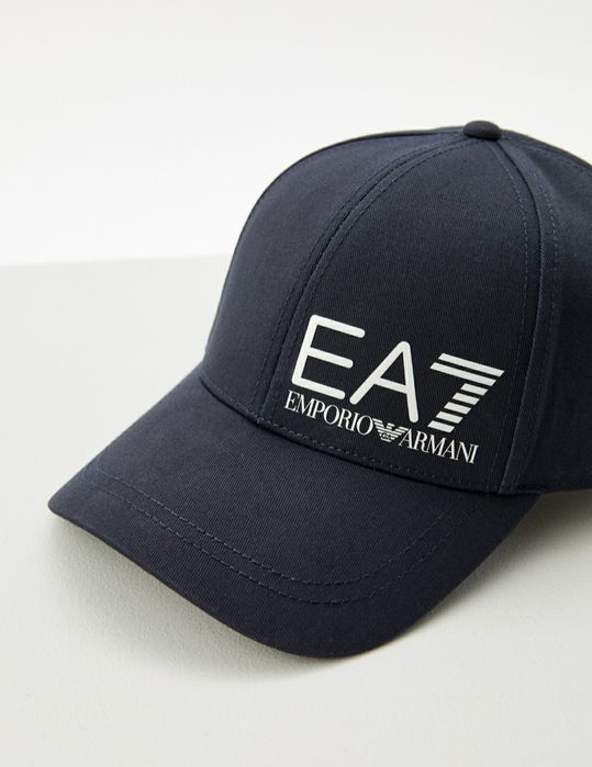 Продам кепку Ea7 в оригинале