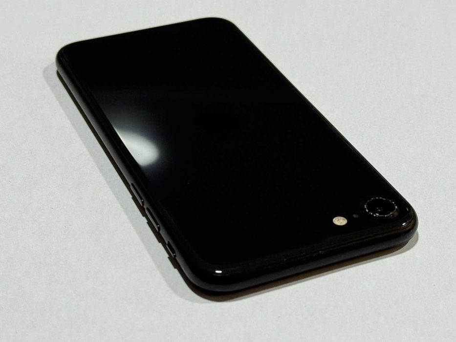 iPhone SE 2 gen 64GB 73% Battery Health