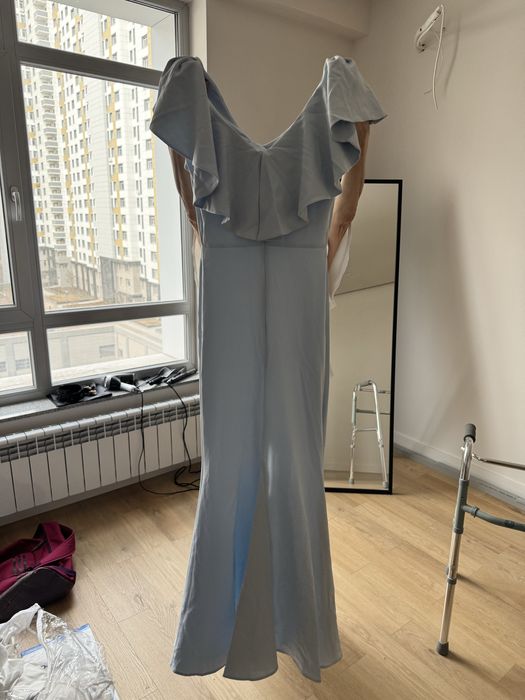 Продаем шикарное голубое платье в пол