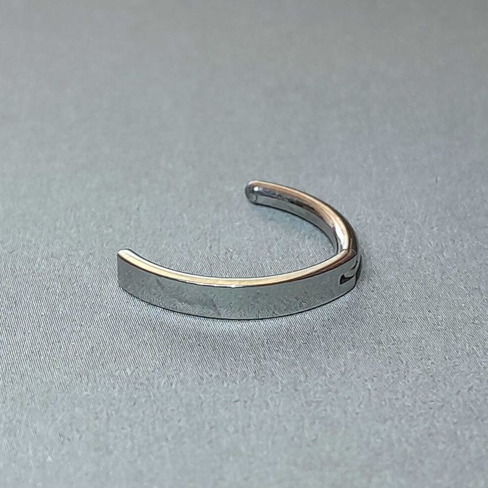 PIERCING CLICKER de titan argintiu